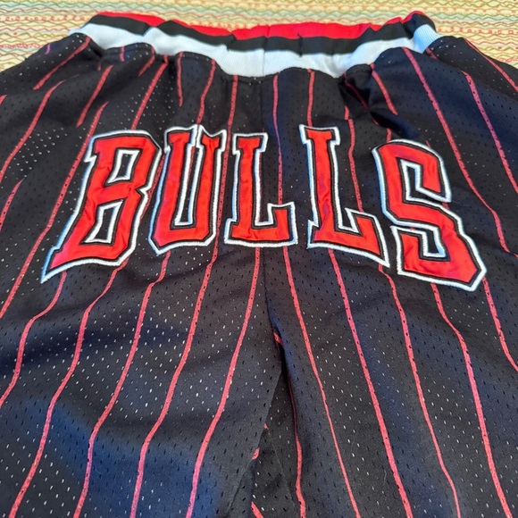 Chicago Bulls Men's Just Don Pinstripe NBA Basketball Shorts Size S/M - Picture 4 of 10